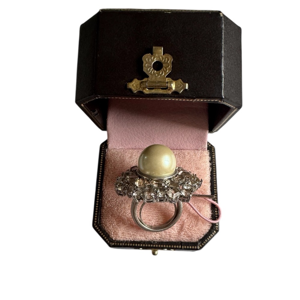 Juicy Couture Elegant Pearl and Crystal Ring
